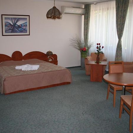 Hotel Nicol Plovdiv Bagian luar foto