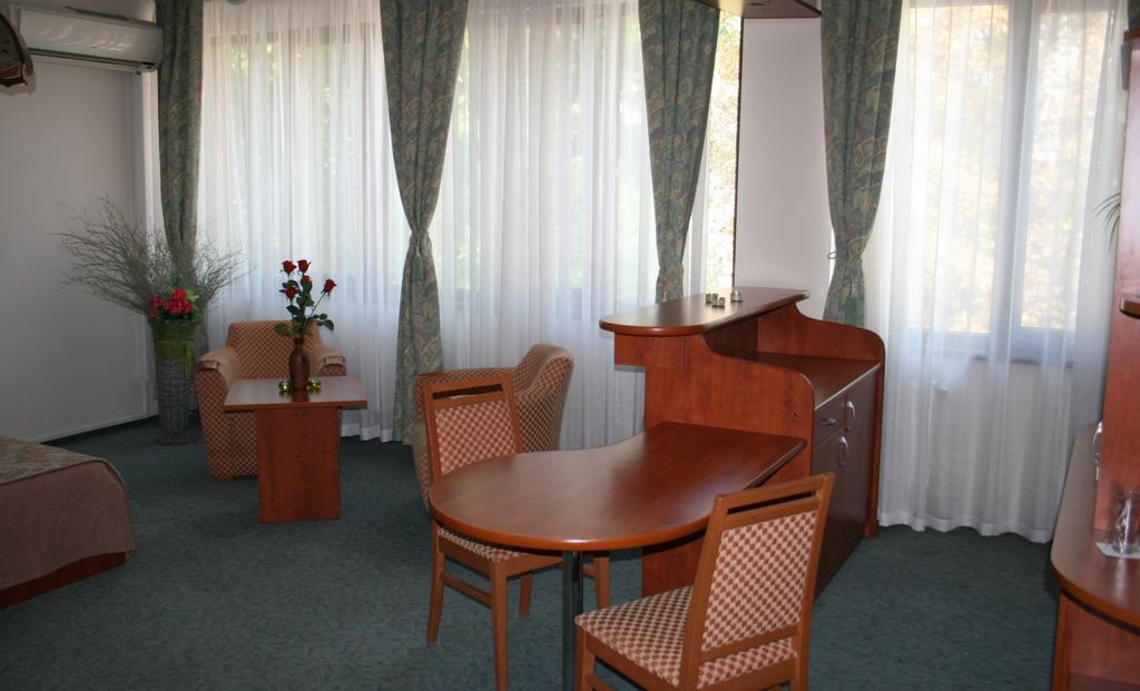 Hotel Nicol Plovdiv Bagian luar foto