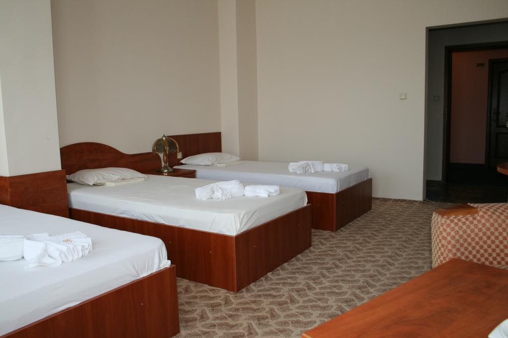 Hotel Nicol Plovdiv Bagian luar foto