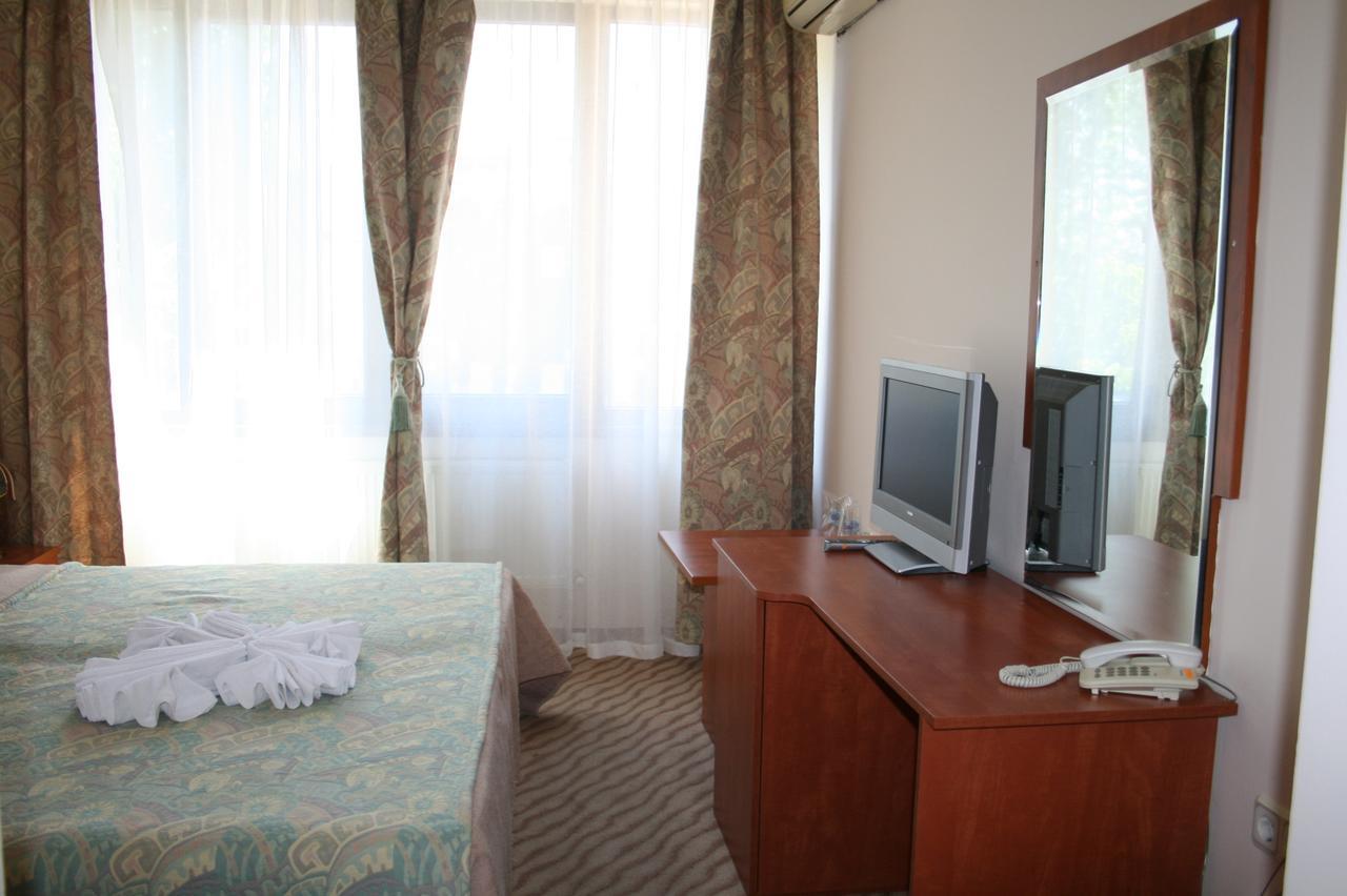 Hotel Nicol Plovdiv Bagian luar foto